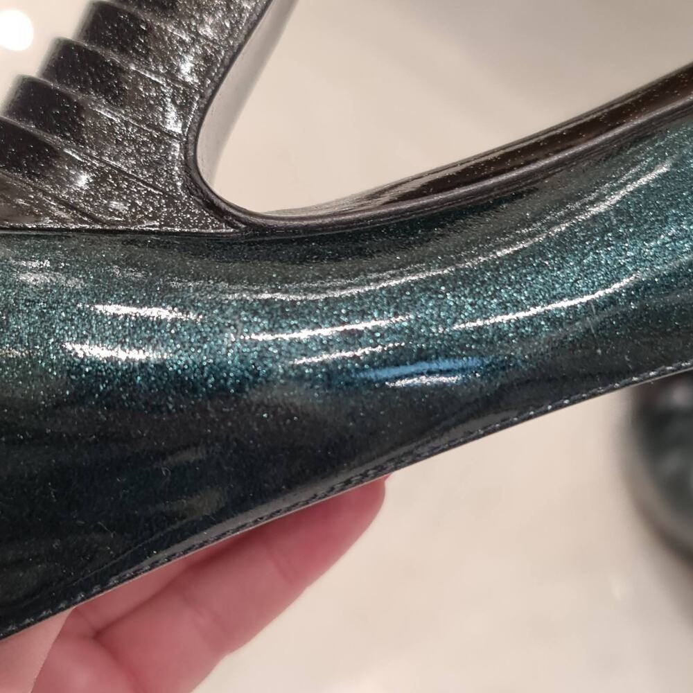 Chanel Patent Leather Pumps Size 39 - Picture 7 of 8